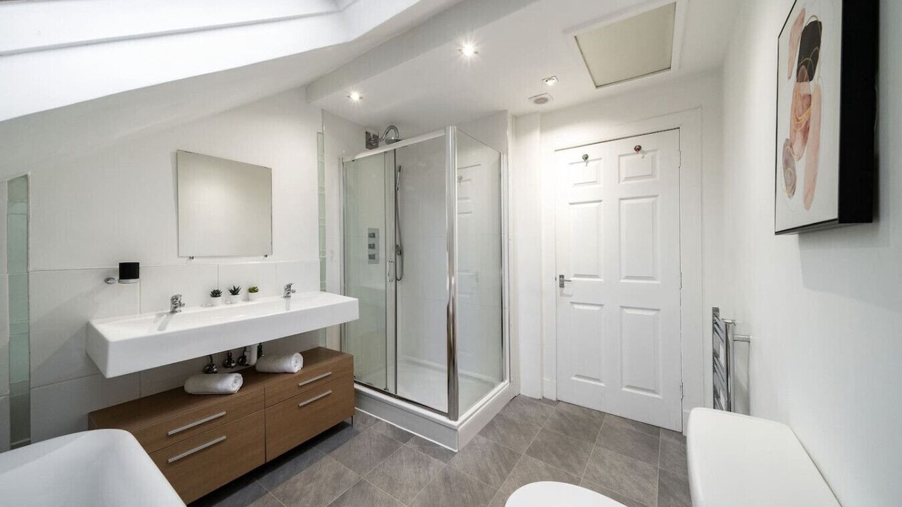 Photo of Bathroom in Paisley