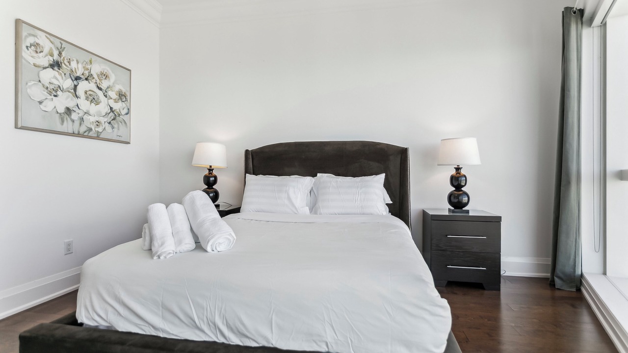 Photo of Bedroom in Bay Street Corridor