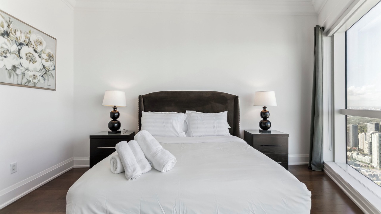 Photo of Bedroom in Bay Street Corridor