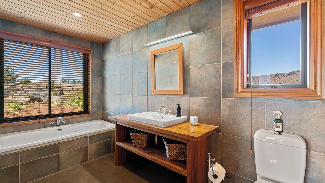 Photo of Bathroom in Matakanui