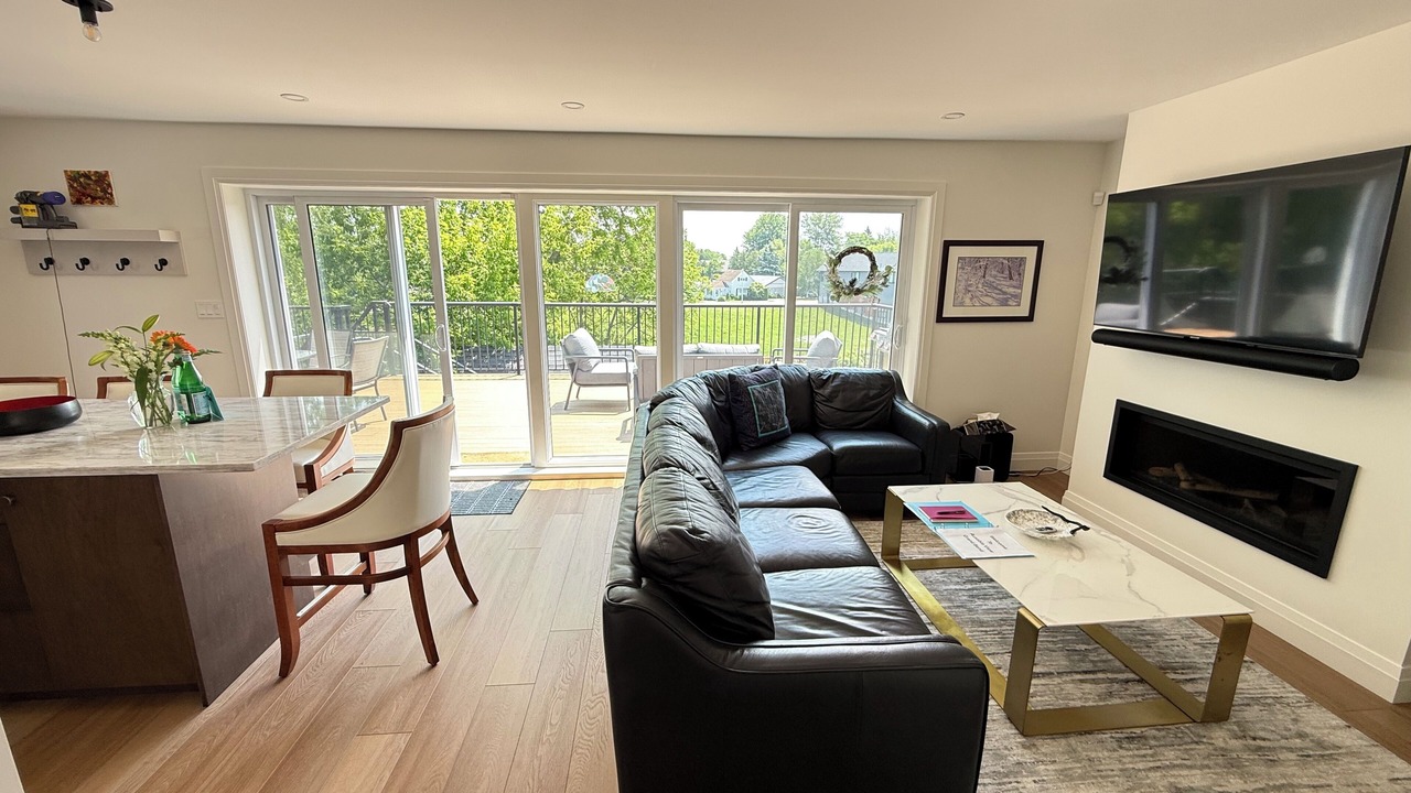 Photo of Livingroom in Grand Bend