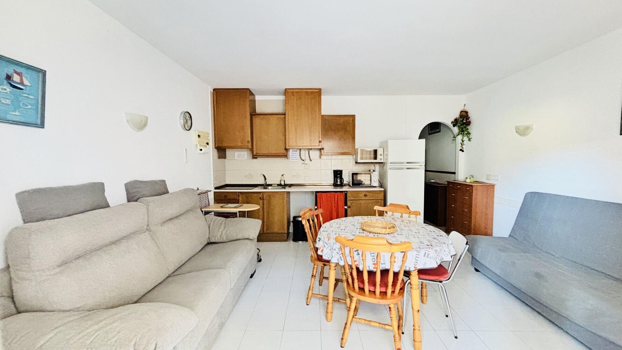 Photo of Livingroom in Roses Town Center