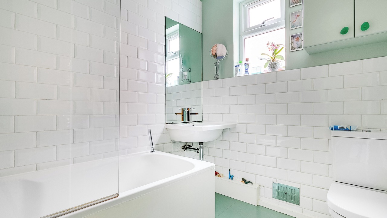 Photo of Bathroom in Mapesbury