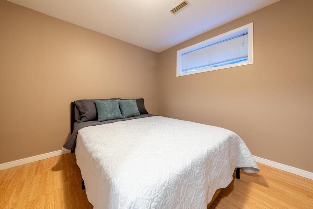 Photo of Bedroom in Aylmer