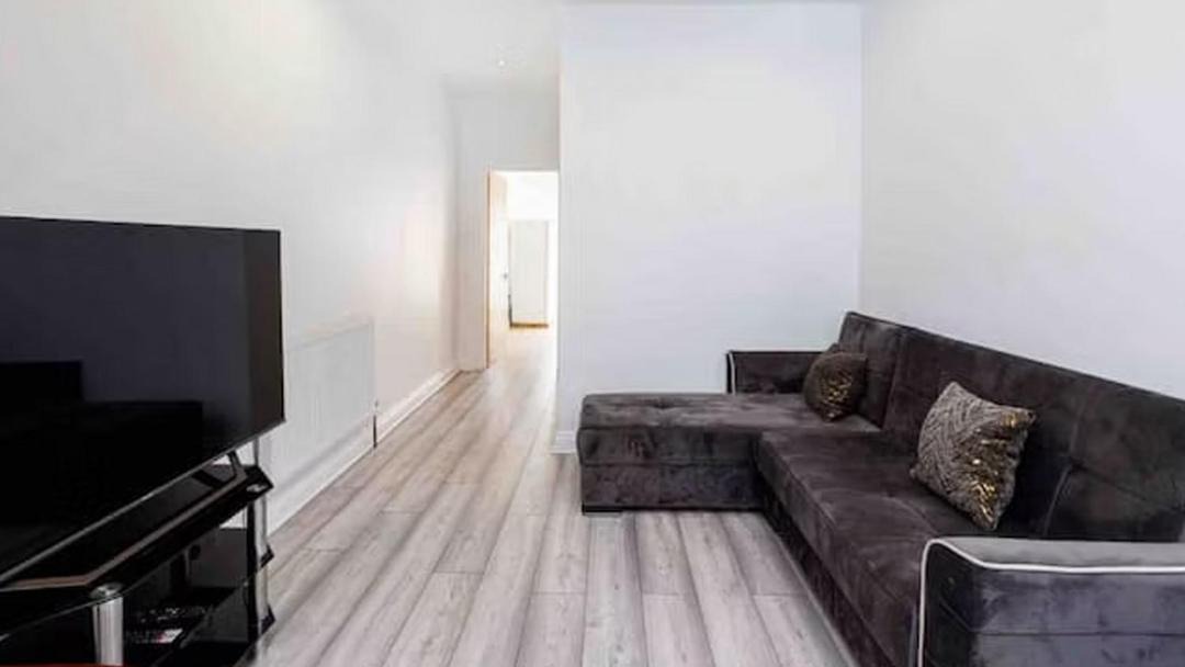 Photo of Livingroom in East Ham South