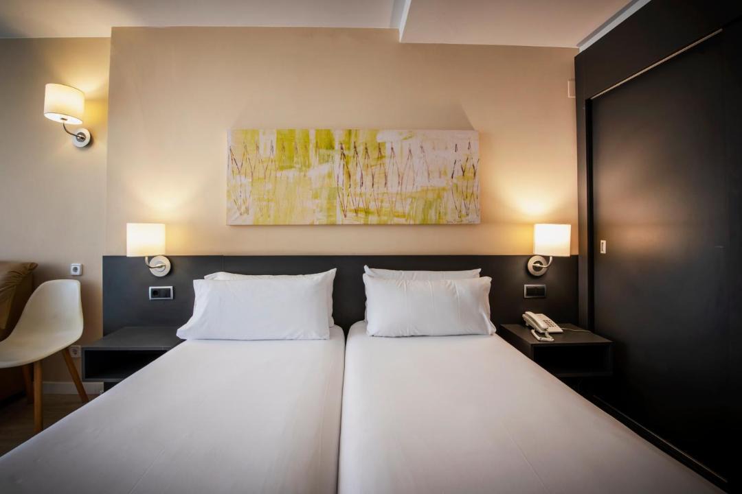 Photo of Bedroom in Roses Town Center
