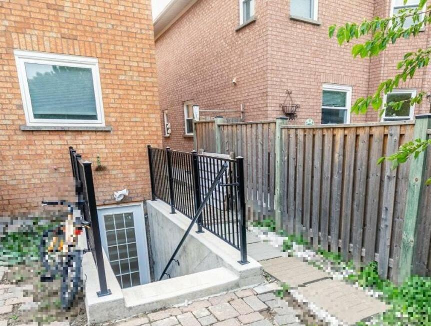 Photo of Patio Balcony in Central Erin Mills