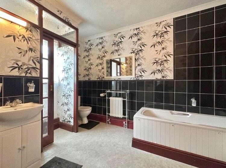 Photo of Bathroom in Castle Donington