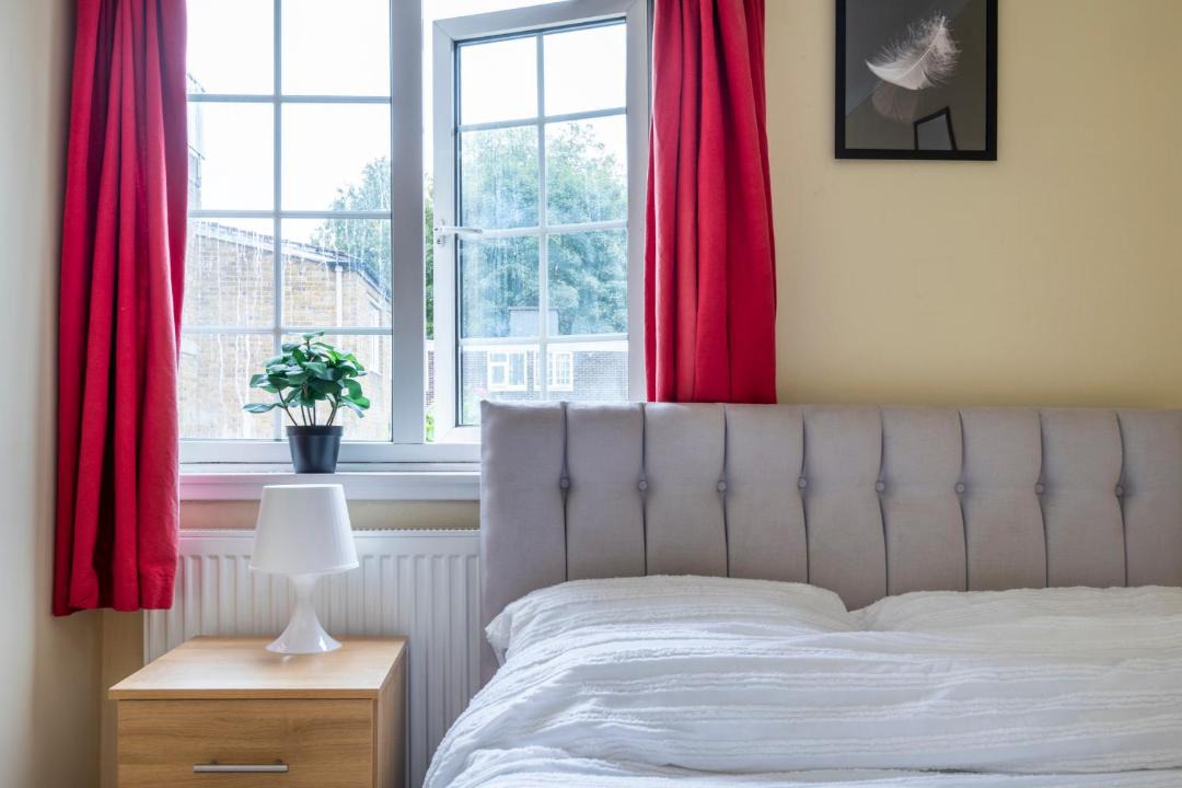 Photo of Bedroom in Shadwell