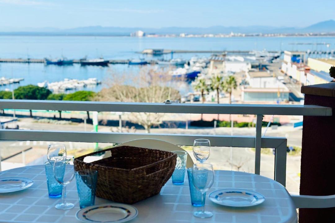 Photo of Patio Balcony in Roses Town Center