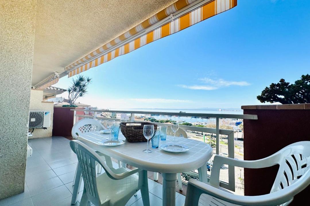 Photo of Patio Balcony in Roses Town Center