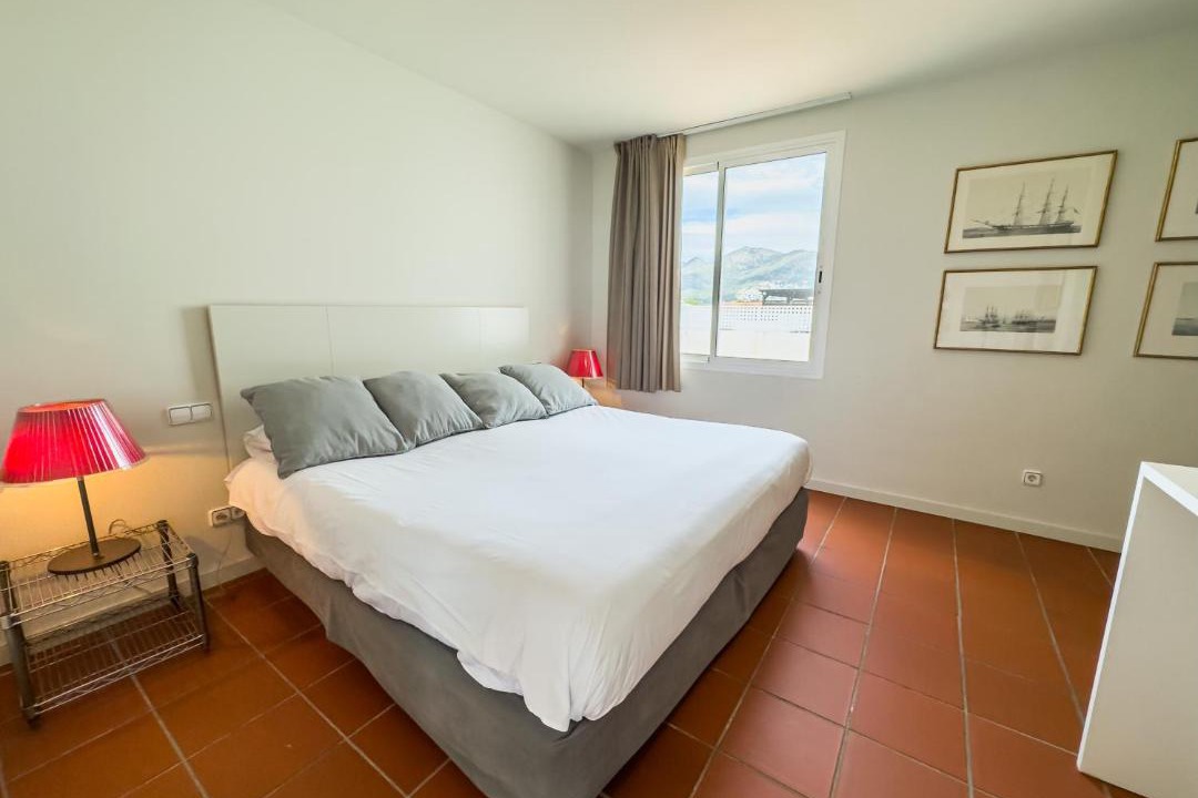 Photo of Bedroom in Roses Town Center