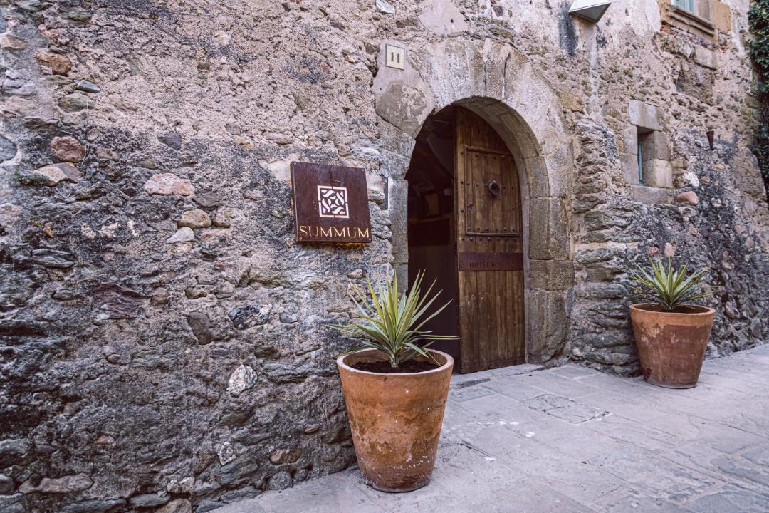 Photo of Others in Monells