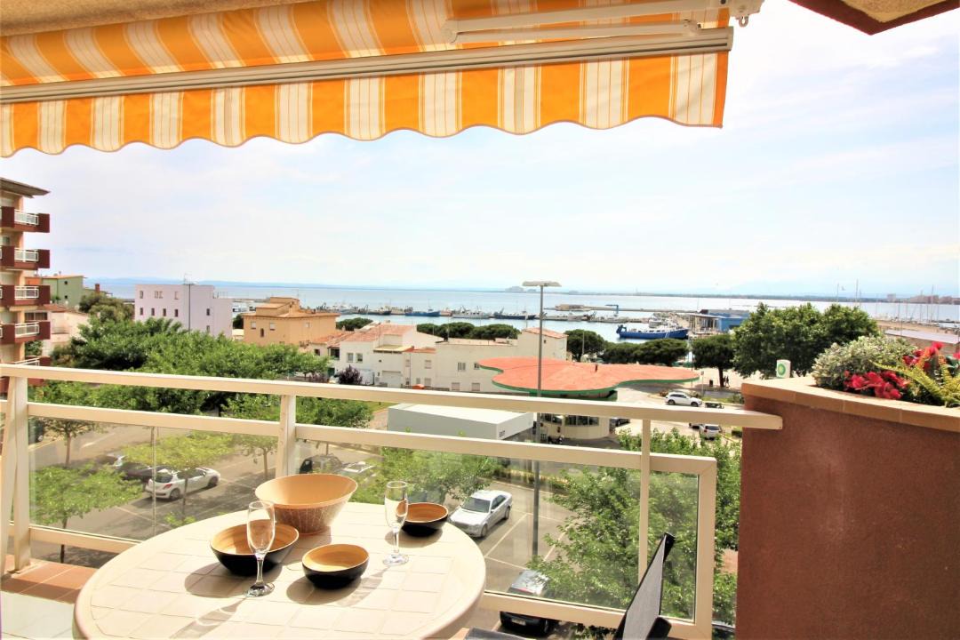 Photo of Patio Balcony in Roses Town Center