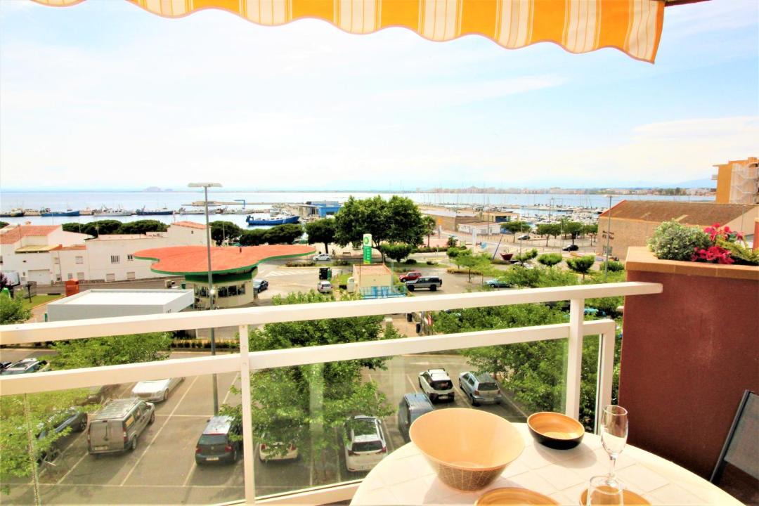 Photo of Patio Balcony in Roses Town Center