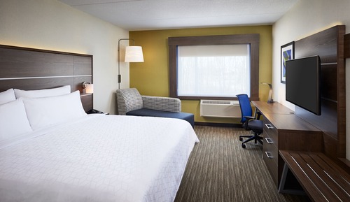 Standard Room, 1 King Bed, Roll-in Shower (Mobility Accessible)