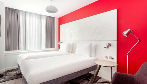Room, 2 Twin Beds (The Duet)
