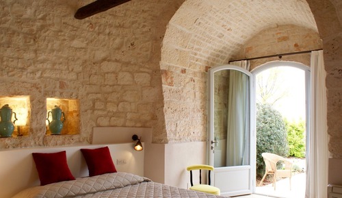 Comfort Room, 1 King Bed, Courtyard View