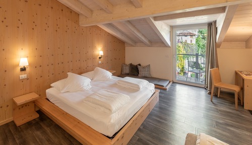 Signature Room, Balcony, Mountainside