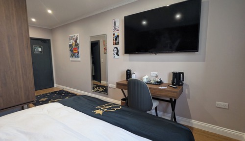 Luxury Suite, 1 King Bed, Non Smoking, Ensuite