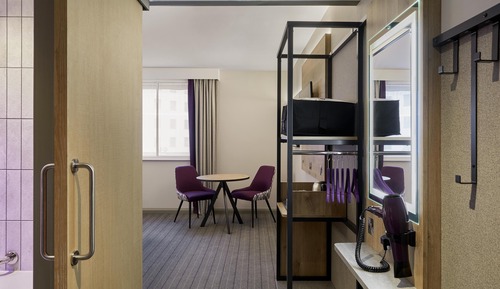 Standard Double Room, Roll-in Shower