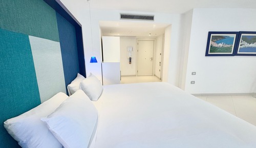 Standard Room, 1 King Bed