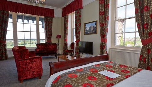 Family Room sleeps 4