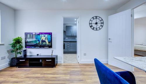 Two-Bedroom Deluxe Apartment with Garden View