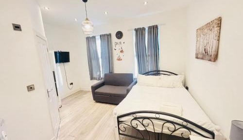 Quadruple Room with Private Bathroom