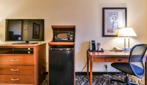 King Room - Upper Floor/Not Pet Friendly/Non-Smoking