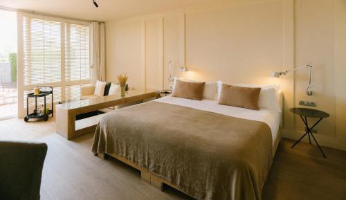 Suite with Garden View