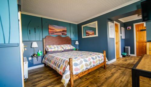 Deluxe King Room / Family Room 