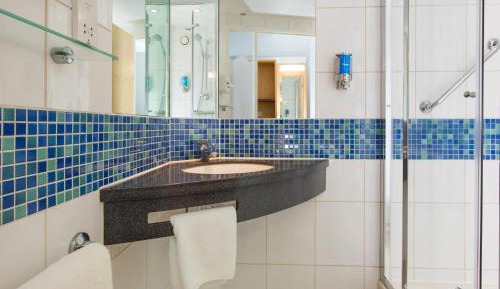 Standard Twin Room with Free Hot Breakfast