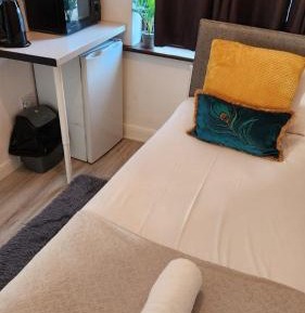 Standard Single Room with Shared Bathroom