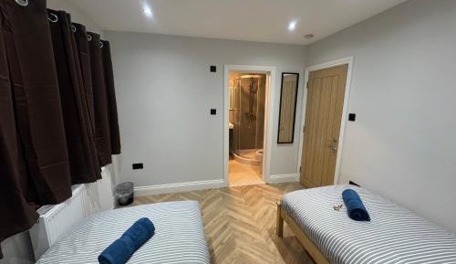 Twin Room with Private Bathroom