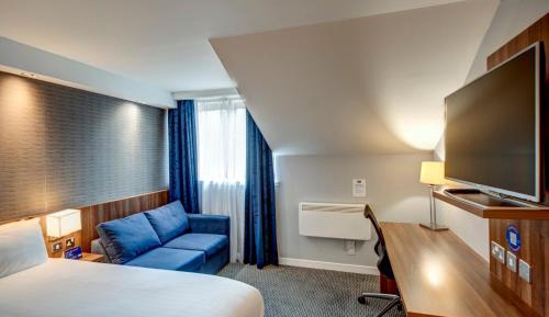 Standard Double Room with Sofa Bed and Free Hot Breakfast