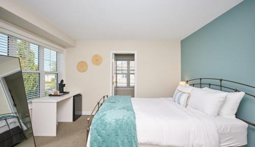Standard Queen Room