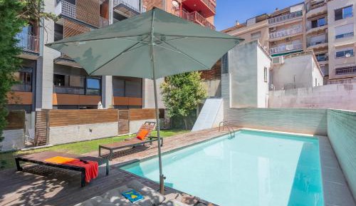 Apartment with Pool View 