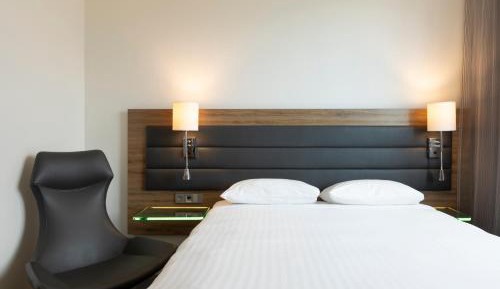 Moxy Queen Room