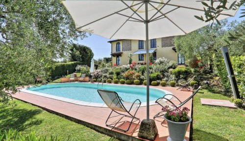 Five-Bedroom Villa - Split Level 