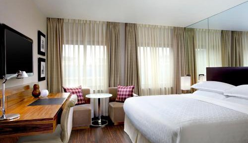 Executive Club King Room - Club Lounge Access