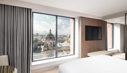 Deluxe King Room