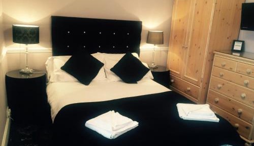 Classic Double Room with Shared Bathroom and Sea View