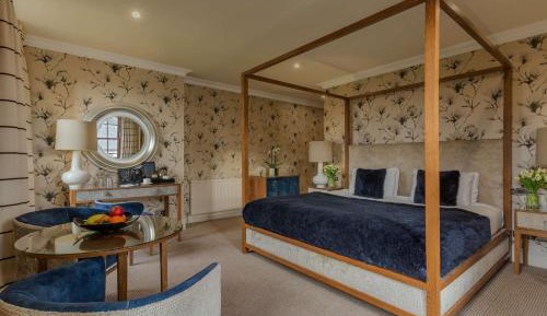 Residence Four Poster 