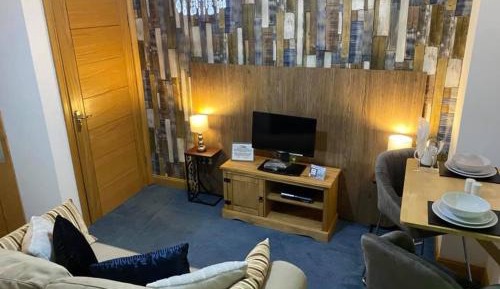 One Bed Ground Floor Apartment with Outdoor Hot Tub (Not Pet Friendly) Merlin