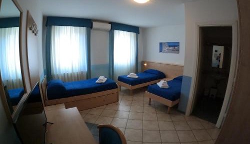 Quadruple Room with Bathroom