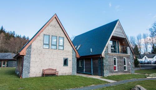 Three Bed Lodge with Outdoor Hot tub (Dog Friendly) Capercaillie
