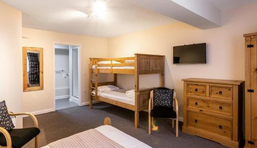 Family Room (2 Adults + 1 Child)
