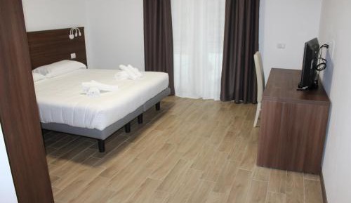 Two-Connecting Double Rooms with Garden View