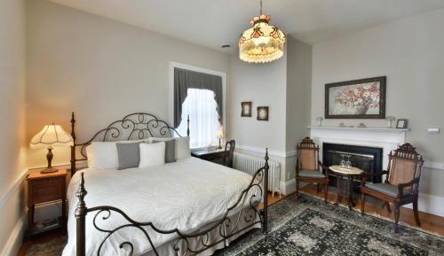Deluxe King Room - Lady Sophia